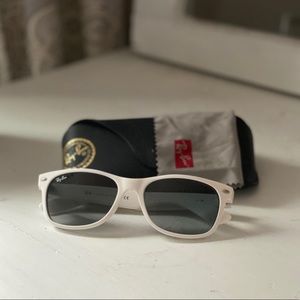 Ray-Ban Wayfarer Sunglasses WHITE
